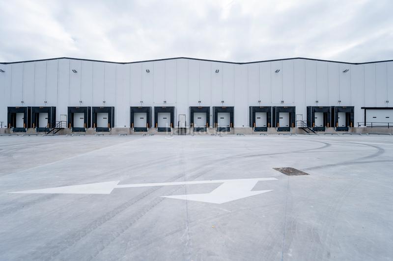 Foto 13730685-8b90-4e8c-9e21-ee5d2964e0e3. Lloguer nau industrial a calle de rey pastor 19a a Leganés