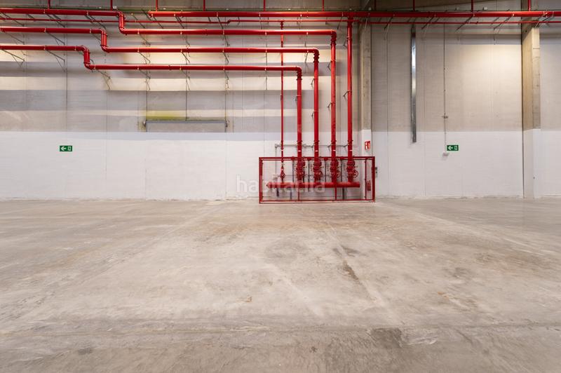 Foto 2a5e2d4f-1493-443e-8e04-f87304230d35. Lloguer nau industrial a calle de rey pastor 19a a Leganés