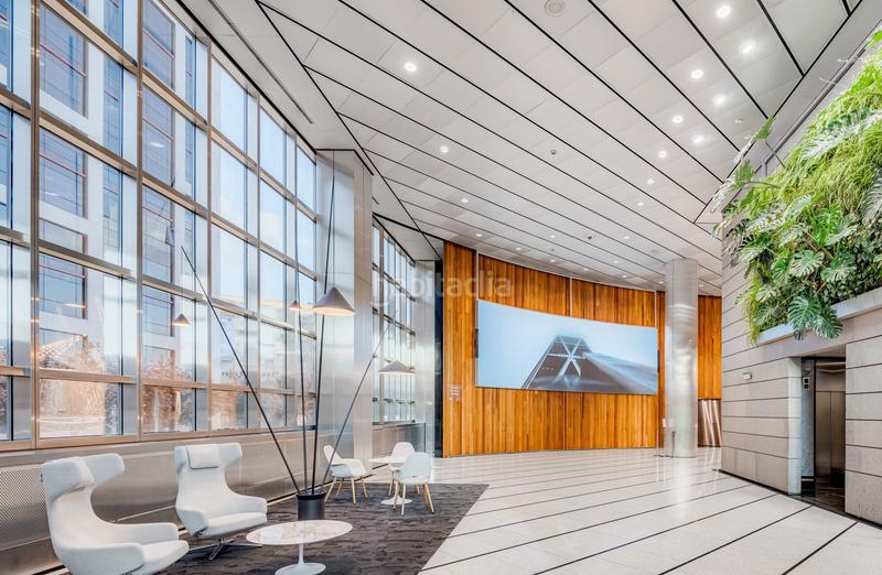 Foto 5bc7cad4-c286-4acd-aabf-bf2f34f12f1b. Alquiler oficina en paseo de la castellana 216 oficinas disponibles en torre realia en Madrid