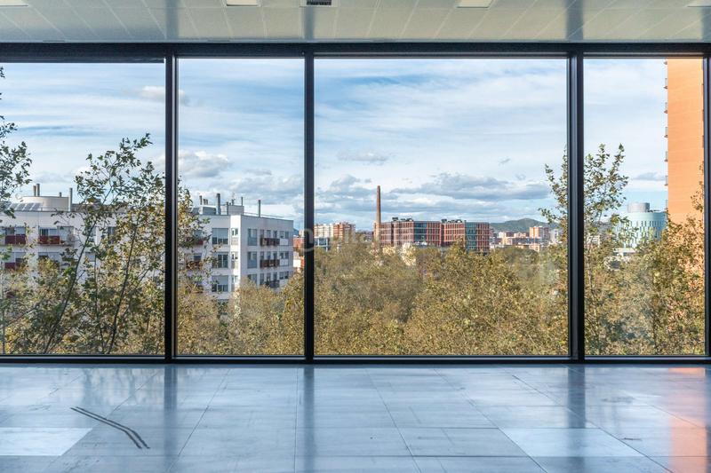 Foto c40caf10-7329-4f4a-b98e-efcacacf77d8. Lloguer oficina a avinguda diagonal 67 a Diagonal Mar i el Front Marítim del Poblenou Barcelona