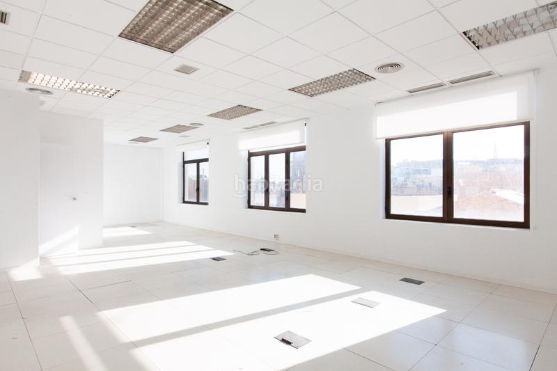 Foto 63356474-1e24-4cc6-946e-3094b02cad07. Location bureau dans plaça de catalunya 21 dans Gòtic Barcelona