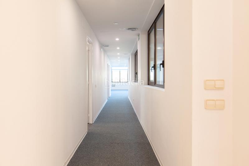 Foto 198d78e4-2922-4932-85a3-a5049a8a31a4. Rent office space in plaça de catalunya 21 in Gòtic Barcelona