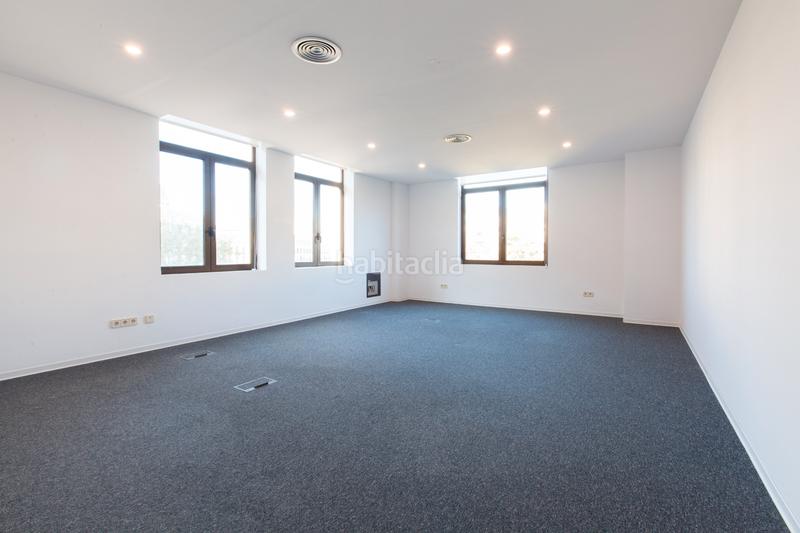 Foto 2d9b2e4d-2f1e-4651-a770-e3cd205c9efe. Rent office space in plaça de catalunya 21 in Gòtic Barcelona