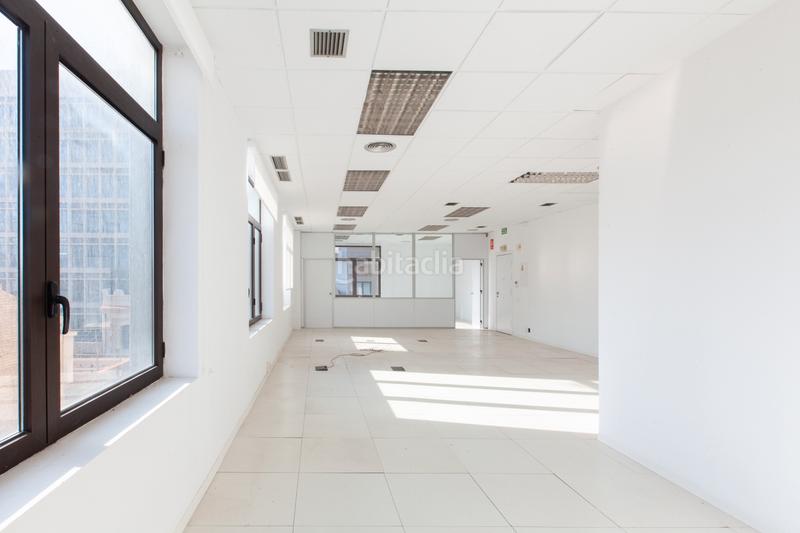 Foto cb4d65a4-60c1-4816-ad15-9b3181c530b4. Rent office space in plaça de catalunya 21 in Gòtic Barcelona