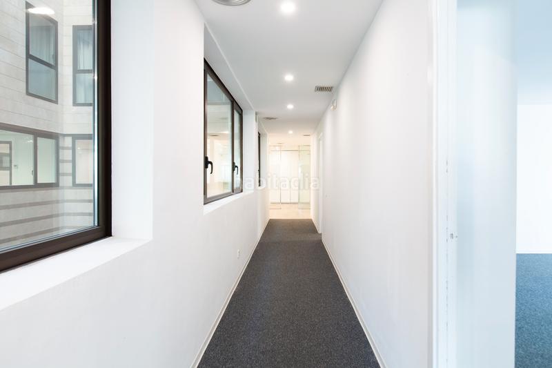 Foto ce2e7b3f-3bf0-445f-8ef2-9d00f1e5be94. Rent office space in plaça de catalunya 21 in Gòtic Barcelona