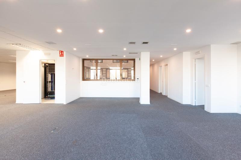 Foto e7c226f1-3e64-43ab-bfa0-e3bbd488de54. Rent office space in plaça de catalunya 21 in Gòtic Barcelona