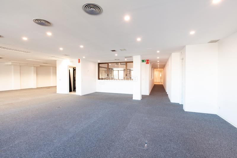 Foto fe26dabc-a1f5-4b5d-b803-6276566f48cb. Rent office space in plaça de catalunya 21 in Gòtic Barcelona