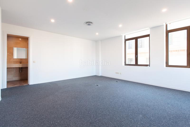 Foto 2d376a90-5fe8-4702-aca1-32db7b4b60e4. Alquiler oficina en plaça de catalunya 21 en Gòtic Barcelona