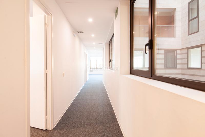 Foto 345673f2-b4d6-48fd-9adf-7dfbf069f0ce. Lloguer oficina a plaça de catalunya 21 a Gòtic Barcelona