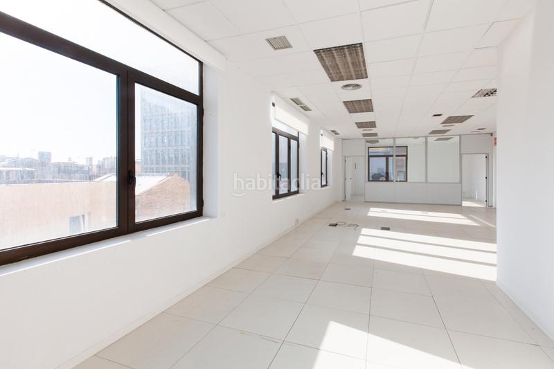 Foto 6929193a-3927-493b-a83d-6e167a6ae62b. Lloguer oficina a plaça de catalunya 21 a Gòtic Barcelona
