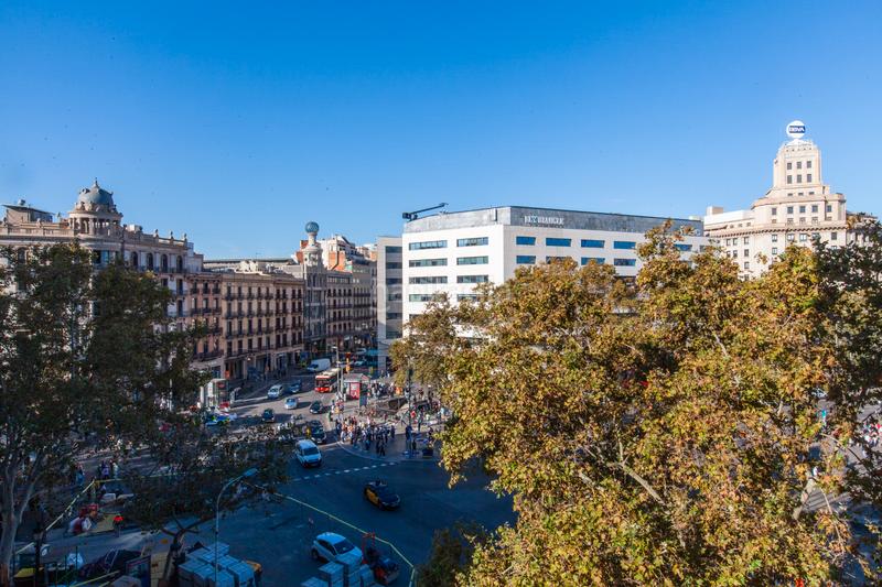 Foto 752a95ee-a1ec-4783-a07e-8900f236e81d. Lloguer oficina a plaça de catalunya 21 a Gòtic Barcelona