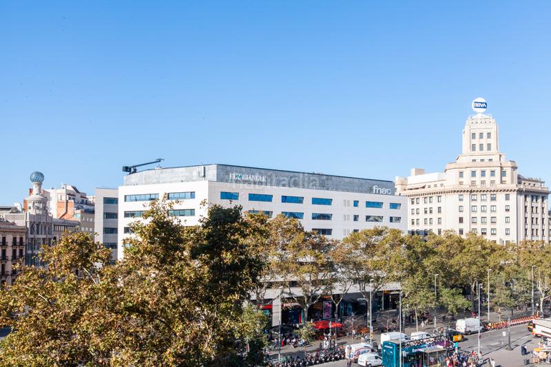 Foto ea1c9a50-e830-429d-9a94-7265ce2f2fd9. Lloguer oficina a plaça de catalunya 21 a Gòtic Barcelona