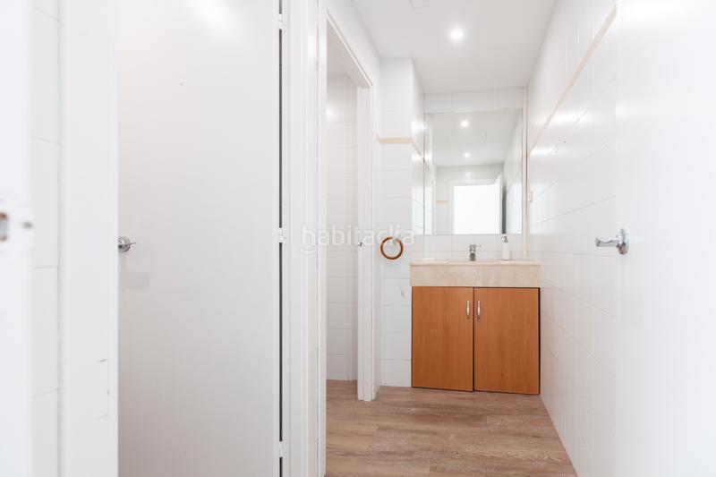 Foto f8d4805e-3c29-4e37-9fa1-bd3cb1a46606. Lloguer oficina a plaça de catalunya 21 a Gòtic Barcelona