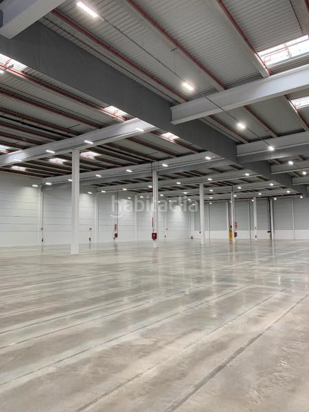 Foto edbeea37-8f36-48c2-9cfb-b6c4c56a92f2. Miete fabrikhalle mit heizung in Sant Esteve Sesrovires