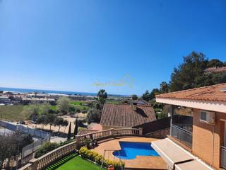 Chalet in Santa Susanna. Maravilloso chalet independiente de 450 m2 con piscinavista al m