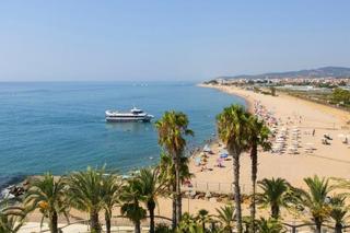 Chalet en Santa Susanna. Maravilloso chalet independiente de 450 m2 con piscinavista al m