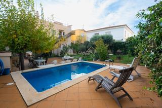 Xalet a Alella. Casa chalet con 2 viviendas independientes