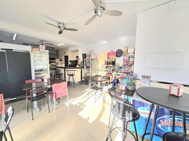 Foto a2835ce0-d24c-41b2-aef9-3ad46eadfcd1. Location local commercial dans Centre Masnou (El)