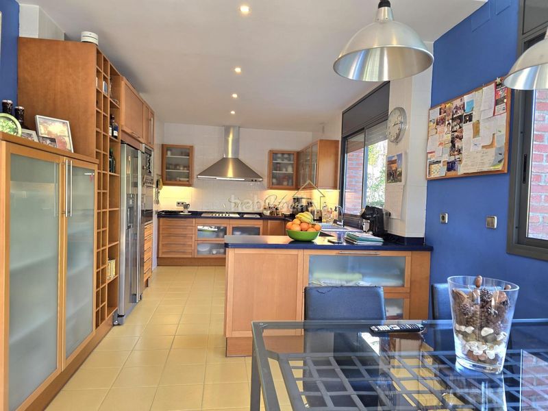 Foto 1134ee35-1fba-47f7-993e-4c24accb96f3. Casa amb calefacció aparcament piscina a Teià