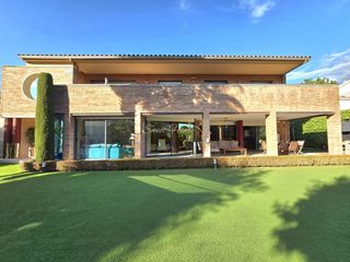 Casa en Teià. Casa chalet exclusiva y privada,