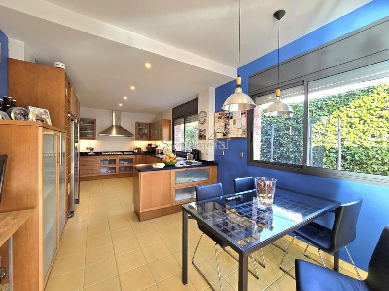 Foto b4bfa7ee-5a71-4f10-bd9a-5fae9516473b. Maison avec chauffage parking piscine dans Teià