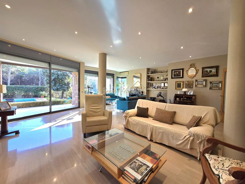 Foto df64b254-a36d-40b2-8873-9ff37bdd1ba8. Casa amb calefacció aparcament piscina a Teià