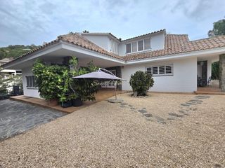 Lloguer Xalet a Cabrils. Alquiler de temporada  villa de lujo en cabrils esta casa no se