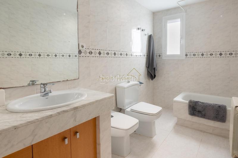 Foto 1f5d94a2-bb50-464b-93ee-2d28d6a249c2. Haus mit heizung parking pool in Califòrnia-Santa Madrona Masnou (El)