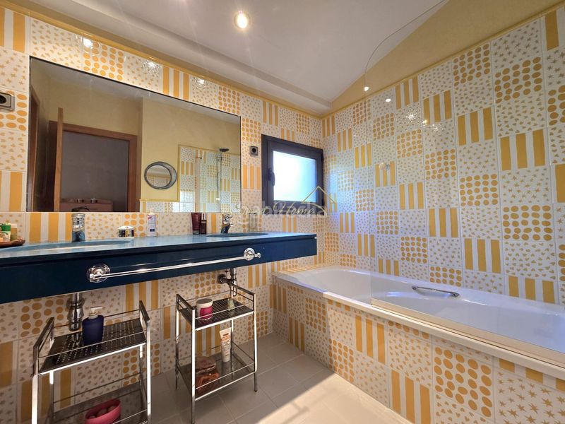 Foto 09b966a8-6134-4a6c-9608-fb9a75b7f307. Casa amb calefacció aparcament piscina a Teià