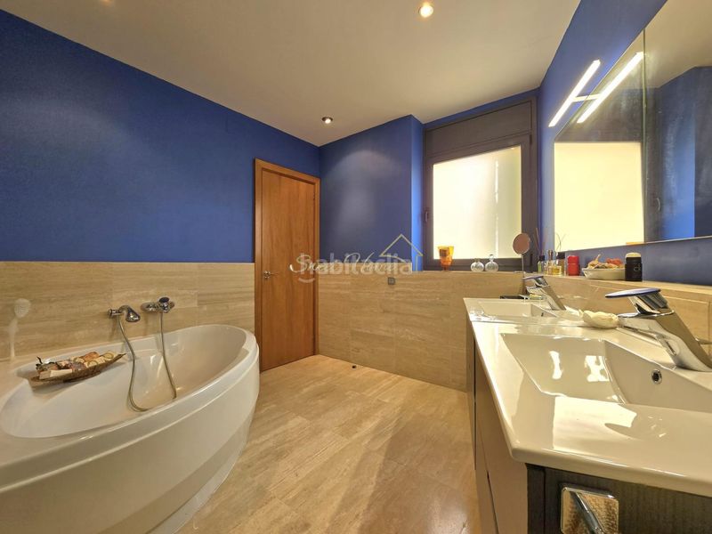 Foto 52da0826-c0aa-473d-88da-88eae399fbab. Casa amb calefacció aparcament piscina a Teià