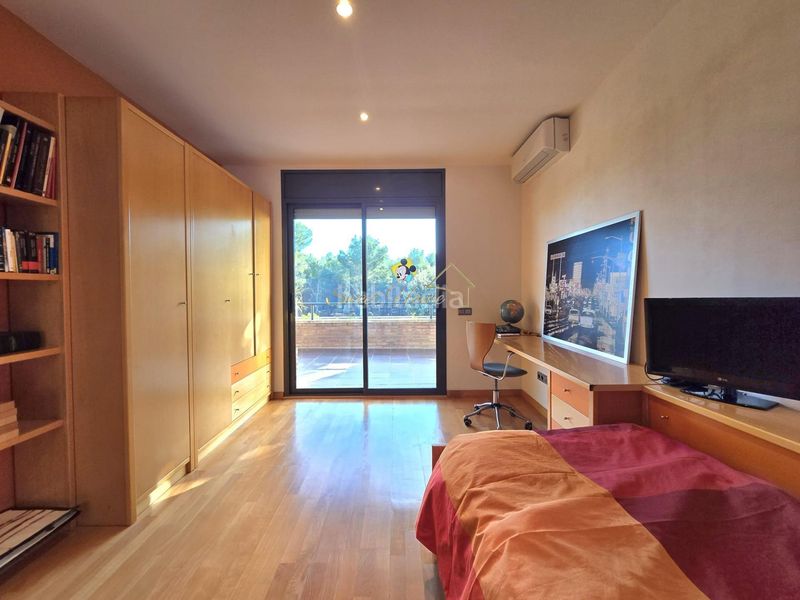 Foto 5526f228-1367-471c-acbb-8fde99ab522d. Casa amb calefacció aparcament piscina a Teià