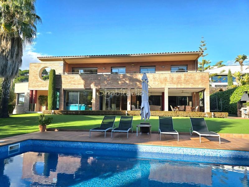 Foto 71334390-9ee2-4b11-9081-cbb2a8f7f46d. Casa amb calefacció aparcament piscina a Teià