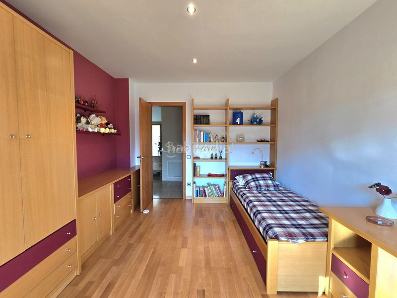 Foto a6d1e93b-c6dd-420b-a9b6-7c5cc3c9f7be. Casa amb calefacció aparcament piscina a Teià