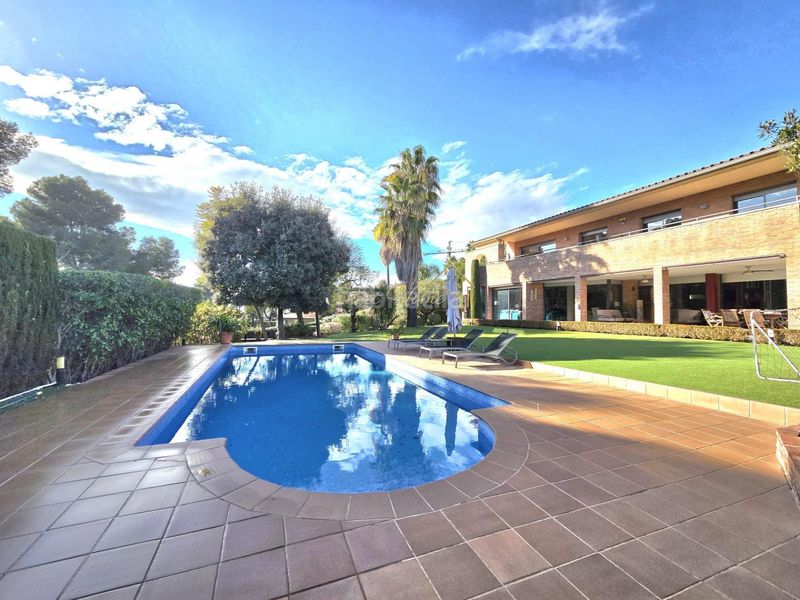 Foto d49af798-03c5-45b0-91ce-a63b6c33bc03. Casa amb calefacció aparcament piscina a Teià