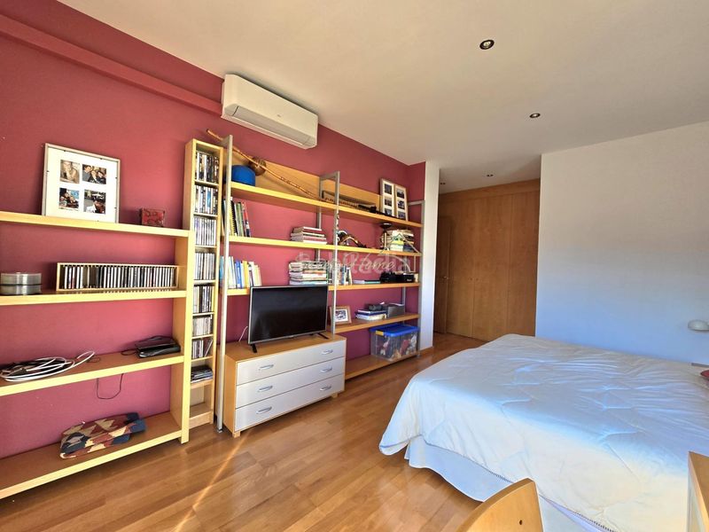 Foto d6c3a463-1206-44f4-930e-c3092715f3be. Casa amb calefacció aparcament piscina a Teià