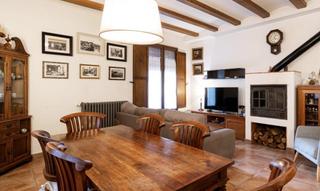 Casa a Nucli Urbà. Casa chalet riformato al centro