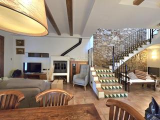 Maison à Nucli Urbà. Casa chalet riformato al centro