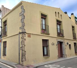 Maison à Nucli Urbà. Casa chalet riformato al centro