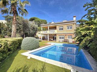 Xalet a Premià de Dalt. Chalet mediterráneo con vistas al mar en premià de dalt