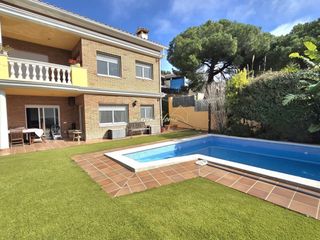 Chalet in Premià de Dalt. Chalet mediterráneo con vistas al mar en premià de dalt
