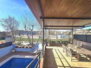 Haus in Centre. Vivienda exclusiva con piscina cerca de la playa