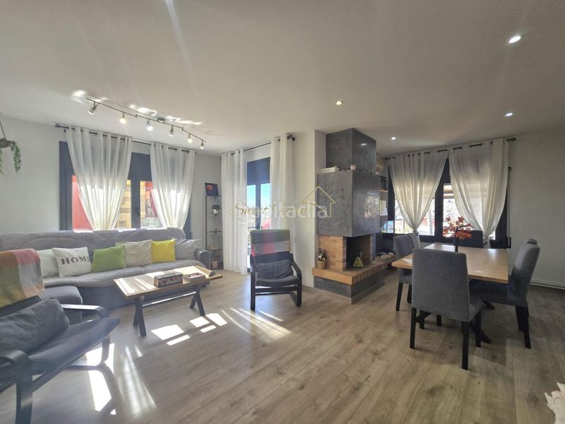 Foto a7ff8594-d34b-47da-a4b8-4efe2c5693ee. Casa amb calefacció aparcament piscina a Centre Masnou (El)