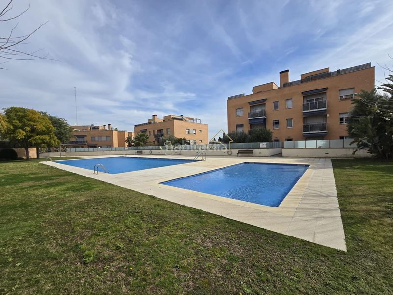 Foto f0663ac3-05a4-4710-bfbd-5ef94b7966af. Pis amb calefacció aparcament piscina a Montgat