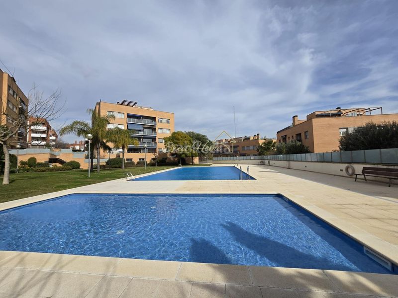 Foto f0e7aaac-cc47-4de4-a8d3-208e92c1486e. Pis amb calefacció aparcament piscina a Montgat