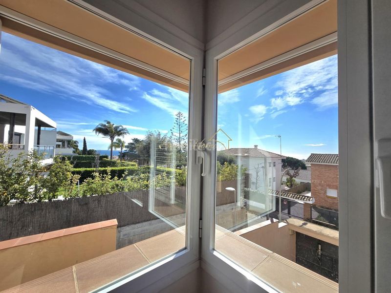 Foto 1779b761-ef85-4ada-9799-293e9f47e3dd. Casa amb calefacció aparcament piscina a Vilassar de Dalt