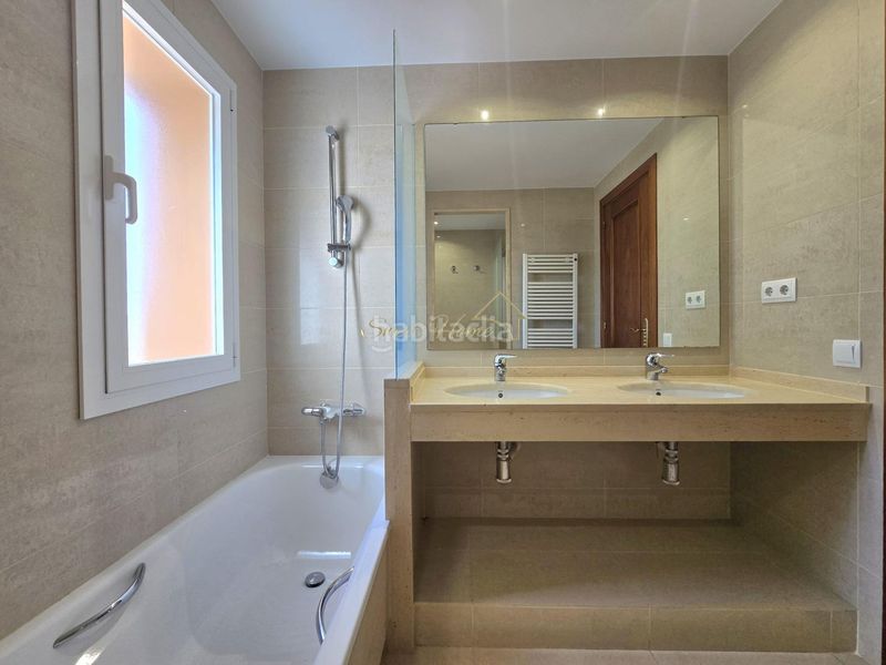 Foto 8d5c320a-1bfa-4d08-b1b8-0fe4be1d4c09. Casa amb calefacció aparcament piscina a Vilassar de Dalt
