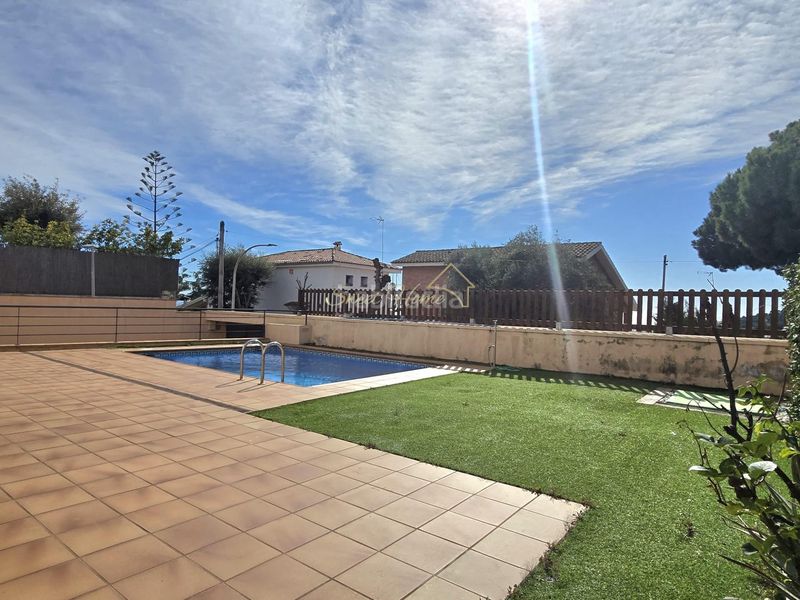 Foto fe8e421b-ea8b-4463-a27f-36509eba571c. Casa amb calefacció aparcament piscina a Vilassar de Dalt