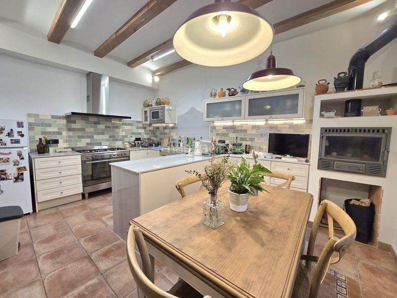 Foto 0b2ed8ab-304c-4e00-a2eb-03e8acdc02e4. Casa elegancia renovada en el corazón en Nucli Urbà Argentona