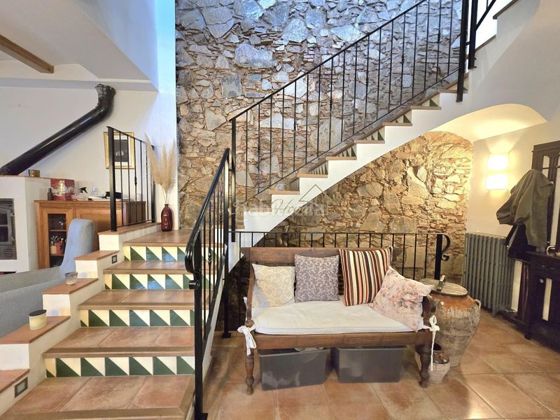 Foto 147446a0-c4a8-46fa-99cb-713e9992dd6a. Casa elegancia renovada en el corazón en Nucli Urbà Argentona