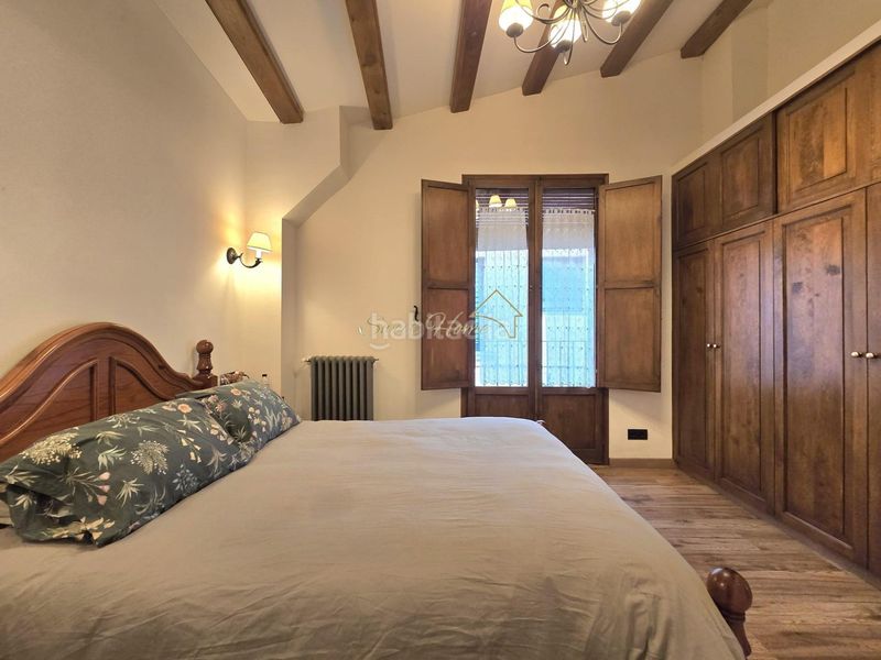 Foto a8966b3a-d502-4f65-b24d-ce32e0cd764e. Casa elegancia renovada en el corazón en Nucli Urbà Argentona